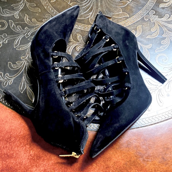 Guess Black Suede Cris Cross Strapped Pointed Heels size 9.5M - Picture 2 of 11